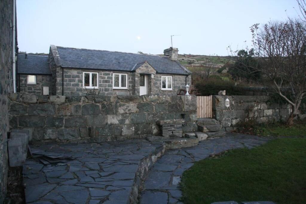 Hendre Fechan Cottage, Nr Barmouth, Pets Welcome, Beautiful Views. Llanddwywe