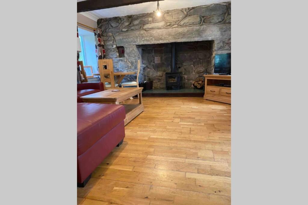 Hendre Fechan Cottage, Nr Barmouth, Pets Welcome, Beautiful Views. Apartment *