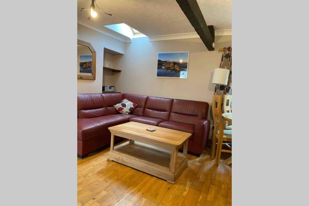 Hendre Fechan Cottage, Nr Barmouth, Pets Welcome, Beautiful Views. * Llanddwywe